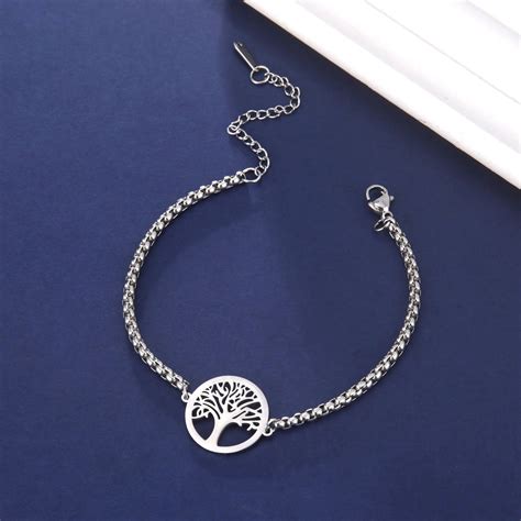 Illustration d'un bracelet arbre de vie avec une gravure de prénom.