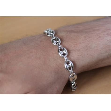 Illustration d'un bracelet grain de café en argent 925, mettant en avant la texture et la forme des maillons.