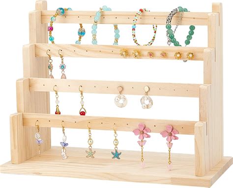 Présentoir à boucles d'oreilles fait maison avec des rouleaux de carton