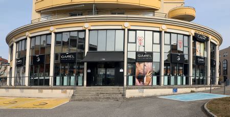 Bâtiment de la bijouterie Garel à Annonay, façade élégante mettant en valeur l'enseigne.