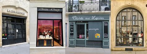 Vue générale des rues d'Avignon avec des devantures de boutiques de bijouterie