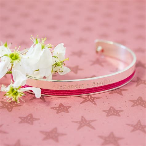 Collection de bracelets et joncs personnalisables pour le deuil périnatal