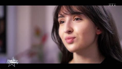 Le collier cristal tête de renard Swarovski ambre, mettant en avant le design animalier détaillé et l'éclat des cristaux.