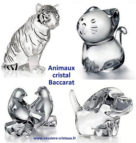 Une sélection de figurines d'animaux en cristal Swarovski, incluant des éléphants, des gazelles et d'autres créatures, pour embellir un intérieur.