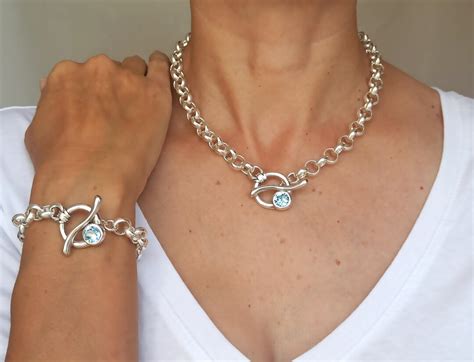 Collier et bracelet en argent 925 ornés de roses rouges et de détails roses