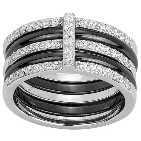 Collage de différentes bagues en argent et céramique (noire, blanche, avec zirconium) pour montrer la variété de la collection.