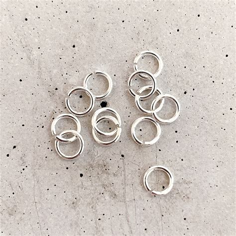 Anneaux ouverts en argent 925 de différentes tailles pour la création de bijoux.