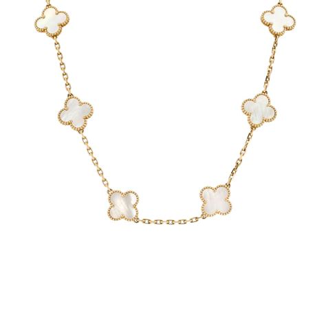 Photographie d'un collier Van Cleef & Arpels des années 1930 orné du motif Paillettes