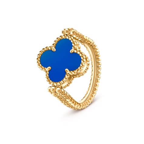 Photographie de la bague Vintage Alhambra® réversible, montrant ses deux faces en or jaune et agate bleue