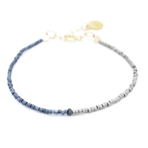 Photo du bracelet Fossil avec des perles bleues et grises