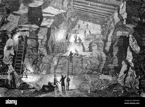Reconstitution d'une mine du 19ème siècle avec des vitrines pédagogiques sur la minéralogie.