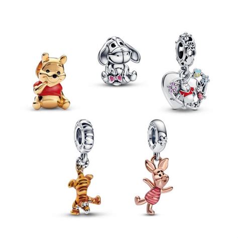 Collection de charms Pandora Disney variés, représentant différents personnages et symboles Disney