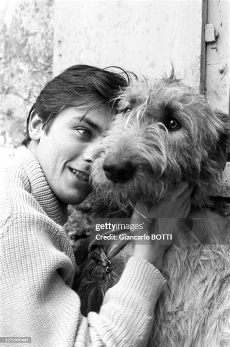 Photo de Pierre Galan avec un de ses chiens