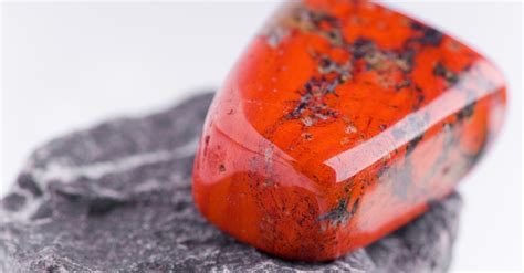 Image d'un jaspe rouge aux motifs naturels