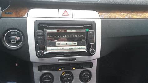 Gros plan sur l'écran tactile du système multimédia RCD 510 de la Passat CC Carat.