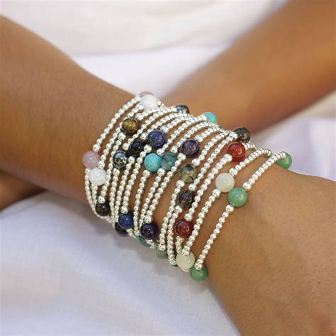 Bracelet charms en argent avec diverses perles en verre et en argent