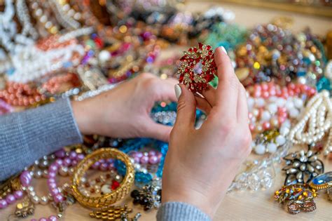 Diversité des créateurs et des styles dans la joaillerie contemporaine