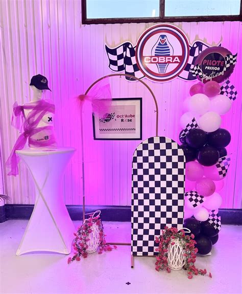 Photo de famille de JB Antwerp dans leur atelier