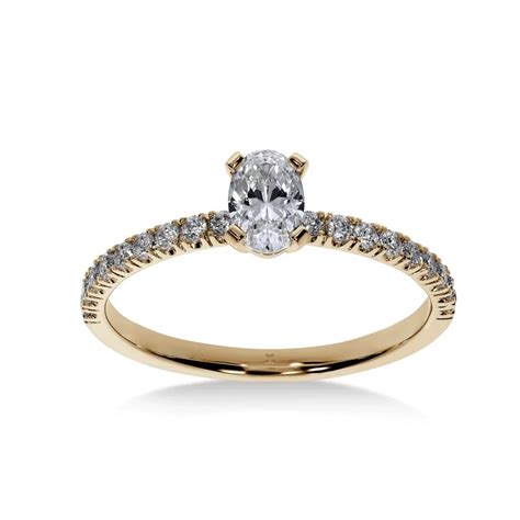 Bague de fiançailles solitaire entourée de petits diamants
