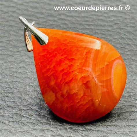 Une sélection de bijoux en cornaline aux teintes variées