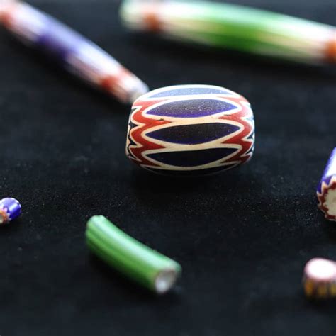 Illustrations de perles de verre anciennes utilisées comme monnaie