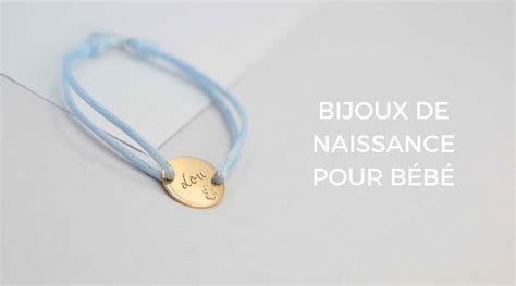 Collection de bijoux de naissance pour bébé : bracelets, colliers avec pendentifs personnalisés