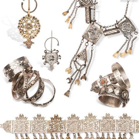 Bijoux traditionnels des Aurès : fibules, bracelets, parures de poitrine