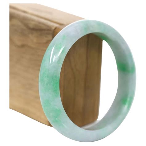 Photographie d'un bracelet en jade de grande valeur