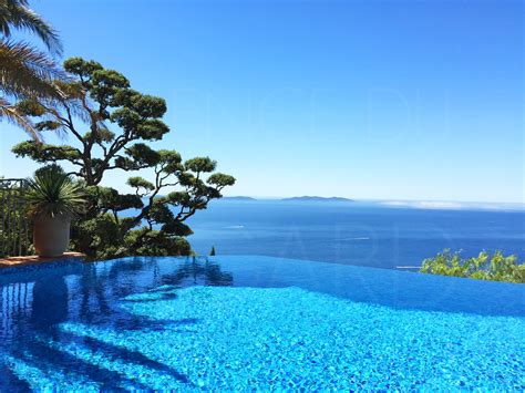 Vue panoramique sur la mer depuis le Bijou Apartment