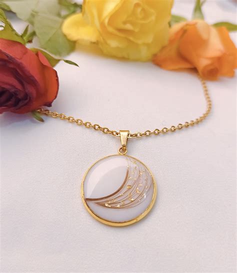 bijou avec inclusion de lait maternel