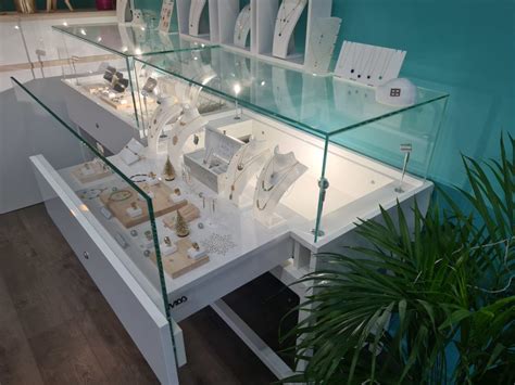 schéma de l'agencement d'une bijouterie avec un coffre de sécurité