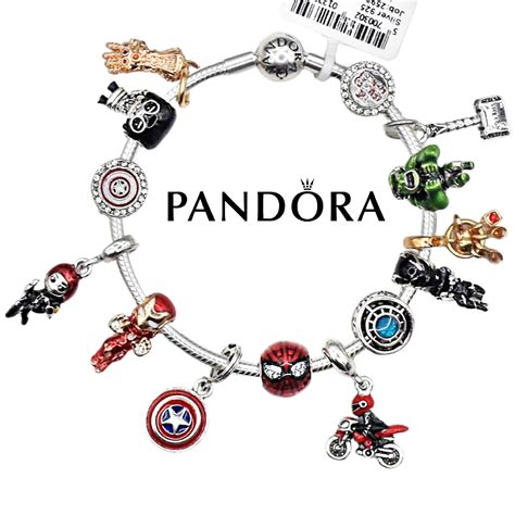 Visuel montrant une sélection de charms Pandora issus de collaborations avec Disney, Marvel et Harry Potter.