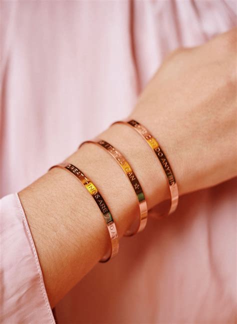 Gamme de bijoux personnalisés en plaqué or rose : colliers, bracelets, joncs