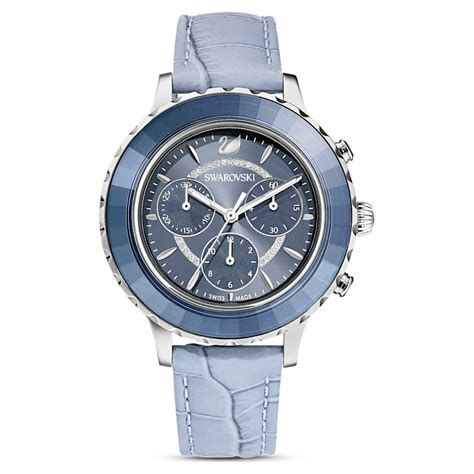Zoom sur la montre Octea Lux Chrono, mettant en valeur la lunette facettée et le bracelet en cuir