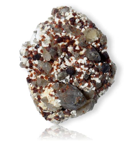 Diversité des cristaux de grenats avec leurs formes caractéristiques