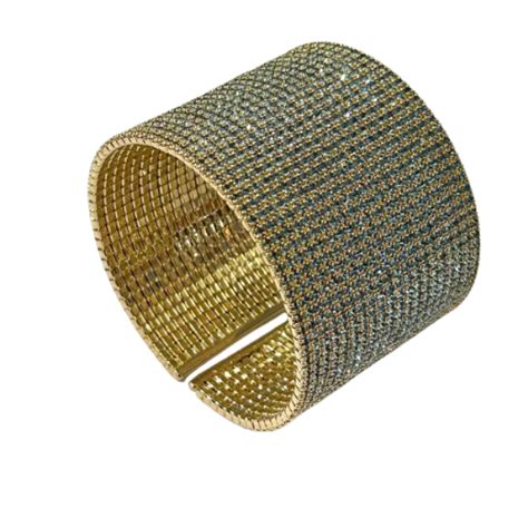 Image d'un bracelet manchette orné de perles et de cristaux Swarovski.