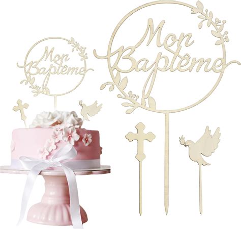 Photographies de différentes croix de baptême pour garçons et filles.