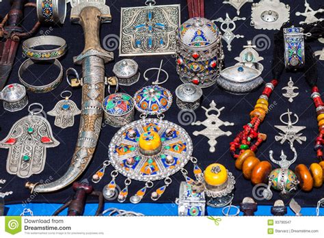Collection de divers bijoux citadins marocains traditionnels