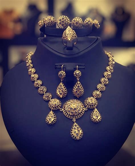 Infographie résumant les critères d'estimation des bijoux marocains