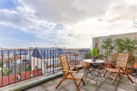 Vue panoramique depuis la terrasse d'un appartement à Grasse