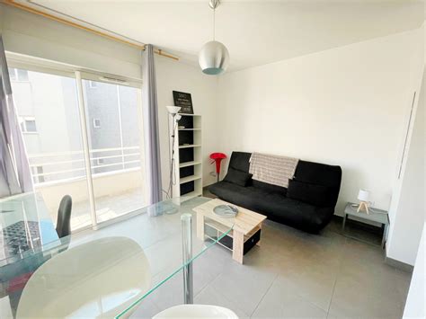 Studio avec terrasse et vue sur la forêt à Peymeinade