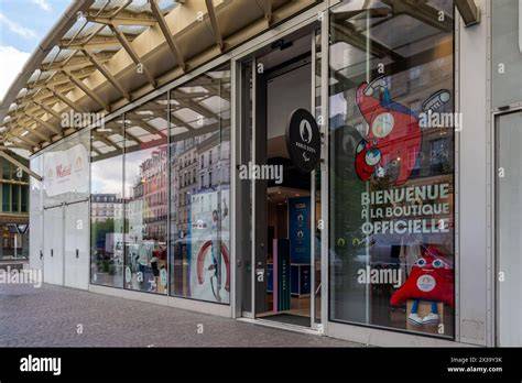 Vue extérieure du magasin de Fabien Cardona, rue Droite à Narbonne.