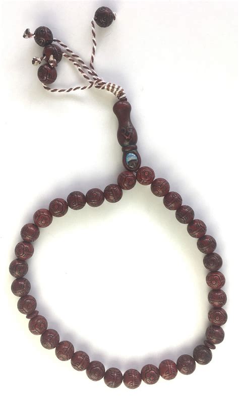 Chapelet musulman avec 33 perles rondes en œil de tigre de 10 mm, montées sur un fil résistant.