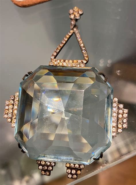 Exemple de bijou fantaisie des années 1930