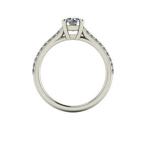 Schéma explicatif montrant différentes parties d'une bague (monture, serti, pavage) et leur influence sur la faisabilité de la mise à taille.