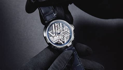 Montre Louis Vuitton Voyager avec mouvement squelette et Poinçon de Genève