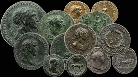 Comparaison d'une intaille antique et d'une monnaie romaine présentant des motifs similaires.