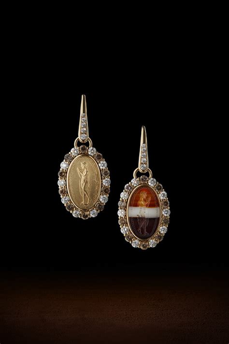 Exemple de bijou moderne créé par la Maison Auclert intégrant une intaille ancienne.