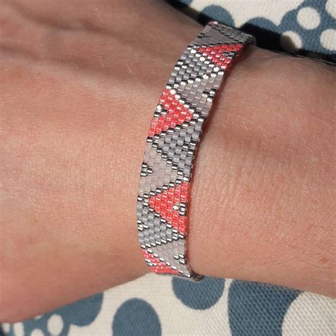 Exemple de bracelet réalisé en tissage Peyote.