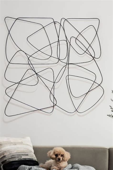 Exemples de décorations murales et d'objets volumineux en fil de fer